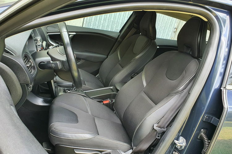 Volvo V40 1.6 D2 115KM # Momentum # Navi # Pół Skóra # Parktronic # Zadbany zdjęcie 6