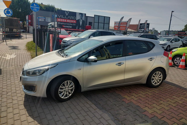 Kia Cee'd 1.6 CRDi 110KM Salon Polska II właściciel zdjęcie 9