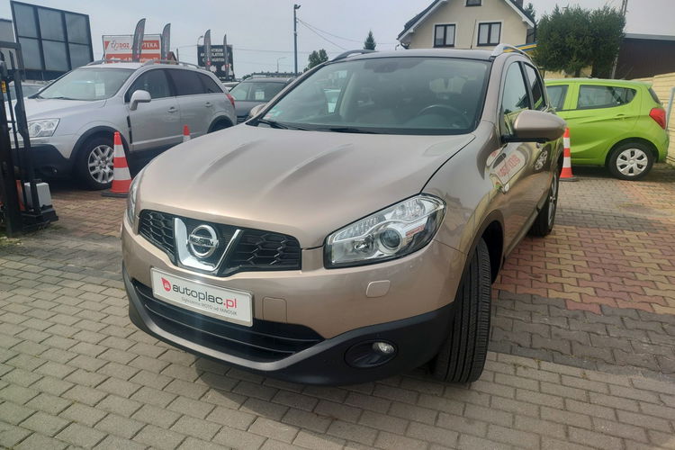 Nissan Qashqai 2.0i 16V 141KM Klimatronic Navi Kamera 360st Automat zdjęcie 12