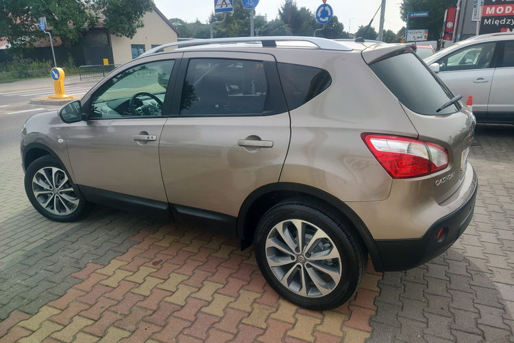 Nissan Qashqai 2.0i 16V 141KM Klimatronic Navi Kamera 360st Automat zdjęcie 9