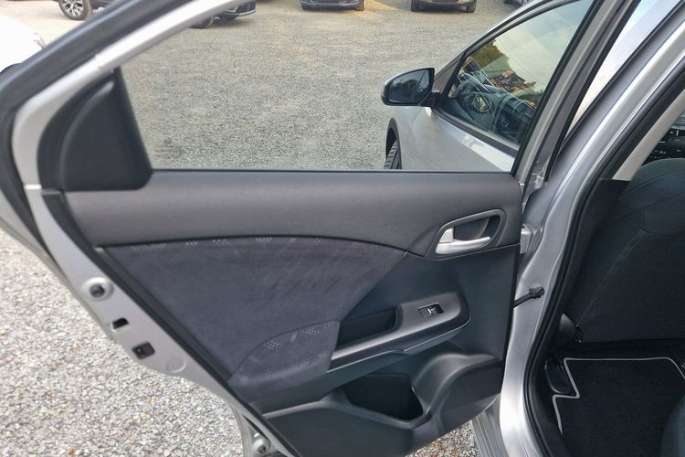 Honda Civic 1.8 benzynka. Led. Kamera. Ksenon zdjęcie 12