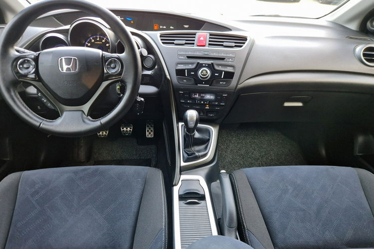 Honda Civic 1.8 benzynka. Led. Kamera. Ksenon zdjęcie 13