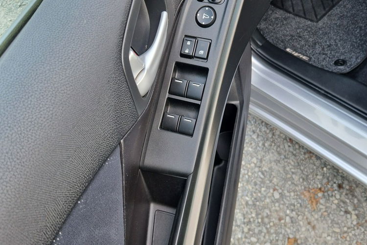 Honda Civic 1.8 benzynka. Led. Kamera. Ksenon zdjęcie 16