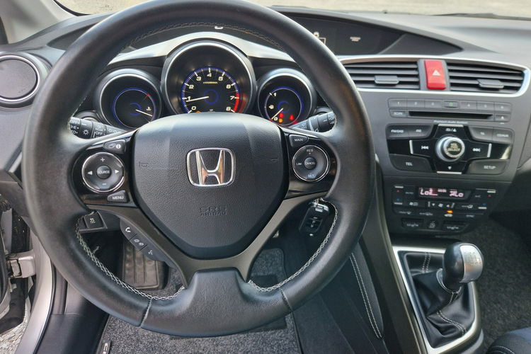 Honda Civic 1.8 benzynka. Led. Kamera. Ksenon zdjęcie 18