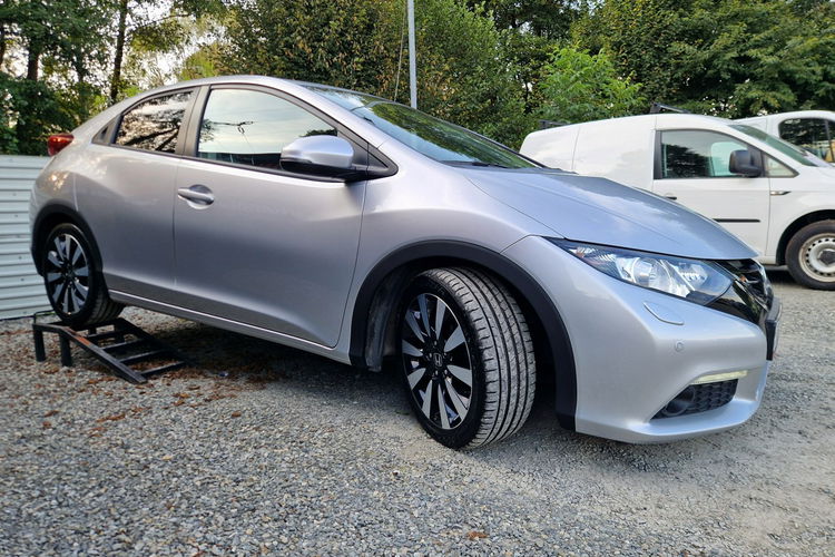 Honda Civic 1.8 benzynka. Led. Kamera. Ksenon zdjęcie 3