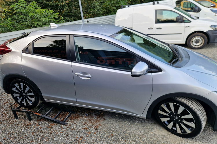 Honda Civic 1.8 benzynka. Led. Kamera. Ksenon zdjęcie 4