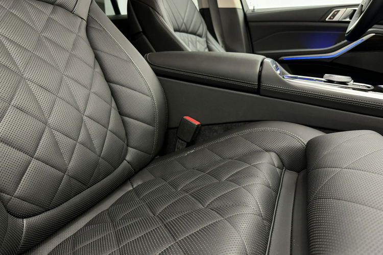 BMW X5 xDrive30d Podgrzewane Fotele Komfortowe Tempomat LED Relingi Harman zdjęcie 29
