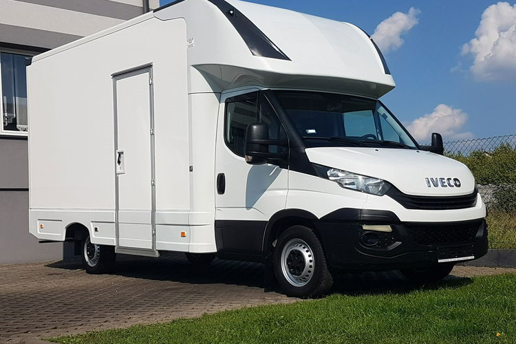 Iveco Daily KONTENER NISKOPODŁOGOWY 4.31x2.24x2.42 SKLEP KAMPER KLIMA FOODTRUCK zdjęcie 30