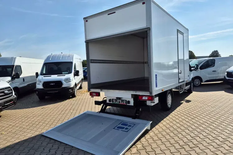 Ford Transit Kontener 8 ePAL 64900zł NETTO 2.0 TdCI/170KM zdjęcie 9