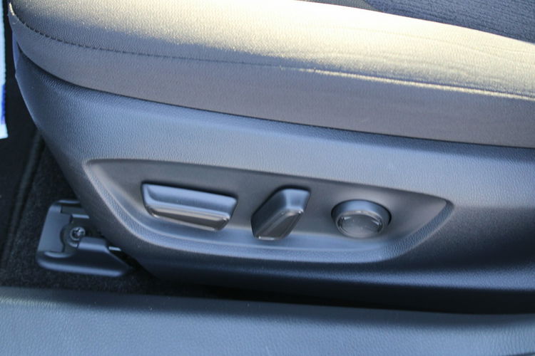 Toyota Camry 2.5 Hybrid e-CTV Comfort F-vat Kamera Gwarancja zdjęcie 14