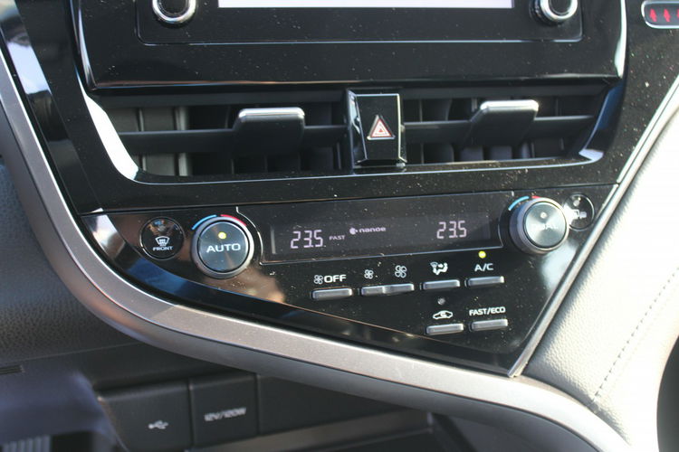 Toyota Camry 2.5 Hybrid e-CTV Comfort F-vat Kamera Gwarancja zdjęcie 22