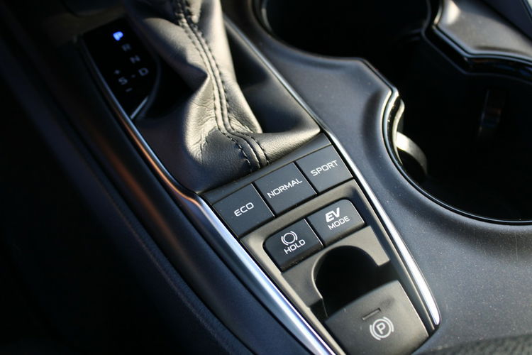 Toyota Camry 2.5 Hybrid e-CTV Comfort F-vat Kamera Gwarancja zdjęcie 24