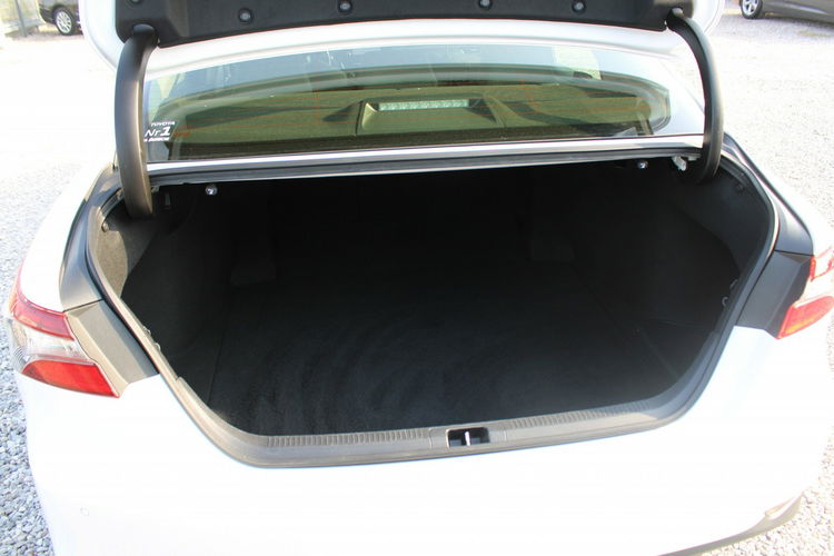 Toyota Camry 2.5 Hybrid e-CTV Comfort F-vat Kamera Gwarancja zdjęcie 28