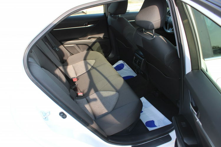 Toyota Camry 2.5 Hybrid e-CTV Comfort F-vat Kamera Gwarancja zdjęcie 29