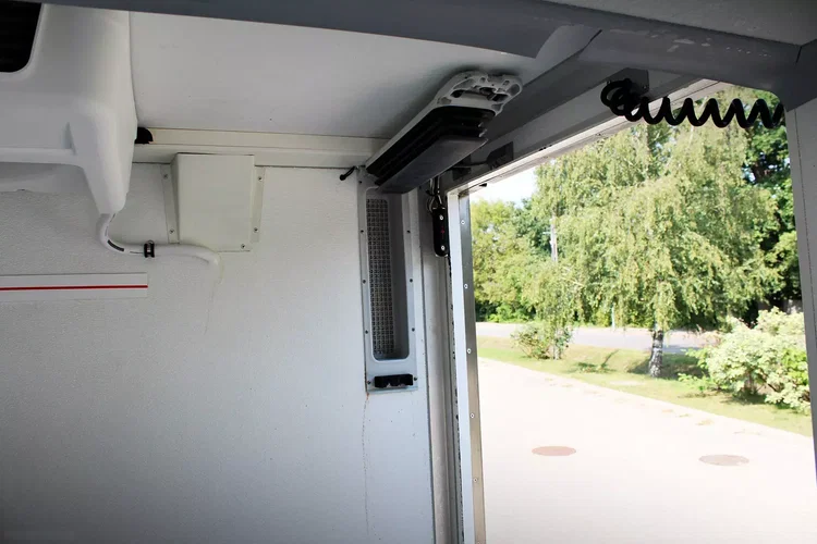 Iveco Daily 35S18 HiMatic / Chłodnia - Multitemp / Wejkama / Międzynarodowa zdjęcie 38