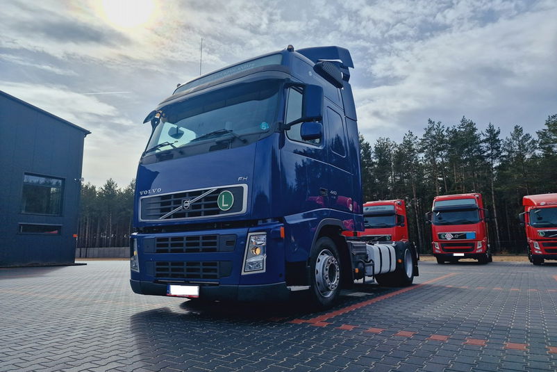 ciągnik siodłowy Volvo zdjęcie 1