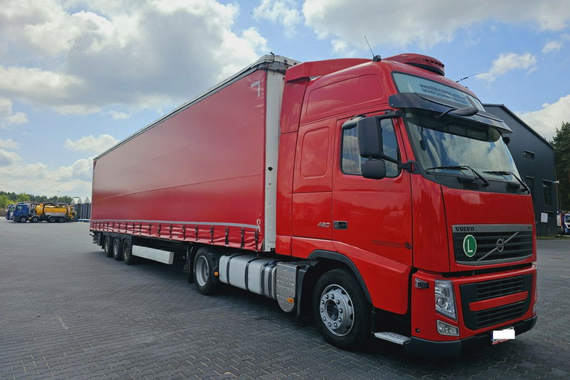 ciągnik siodłowy Volvo zdjęcie 1