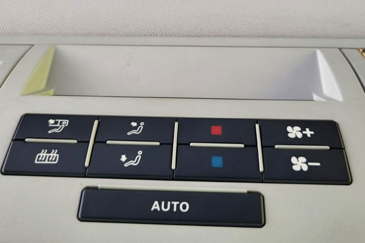 Volkswagen Multivan 2.5tdi 131km Highline Automat 7 osobowy kamera cofania nawigacja zdjęcie 25