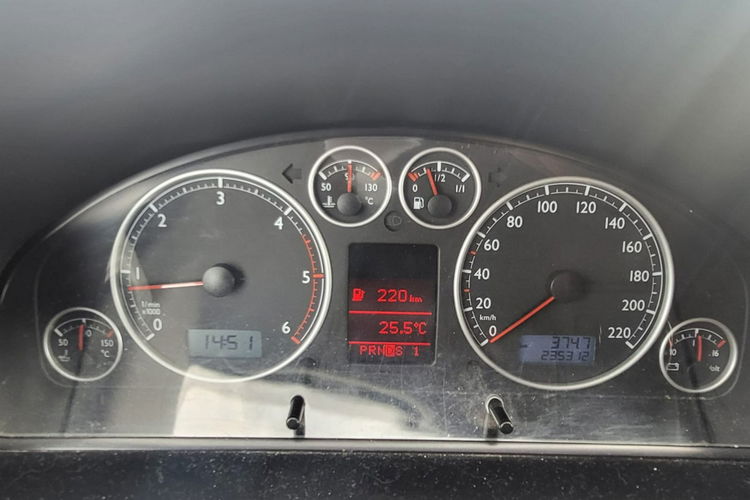 Volkswagen Multivan 2.5tdi 131km Highline Automat 7 osobowy kamera cofania nawigacja zdjęcie 9