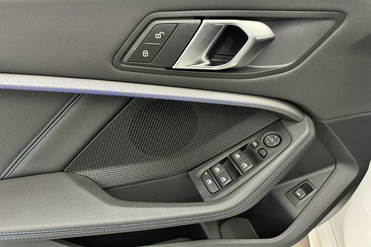 BMW 118 M Pakiet Grzaane Fotele Tempomat Active Guard + LEDy Dostęp Komfort zdjęcie 13
