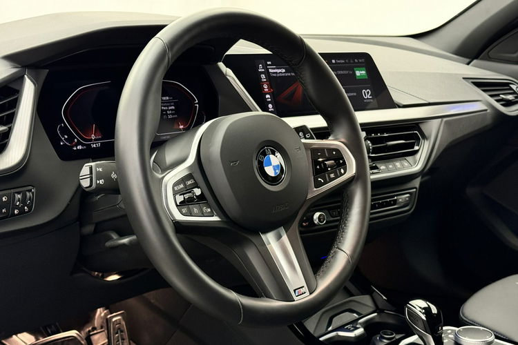 BMW 118 M Pakiet Grzaane Fotele Tempomat Active Guard + LEDy Dostęp Komfort zdjęcie 18