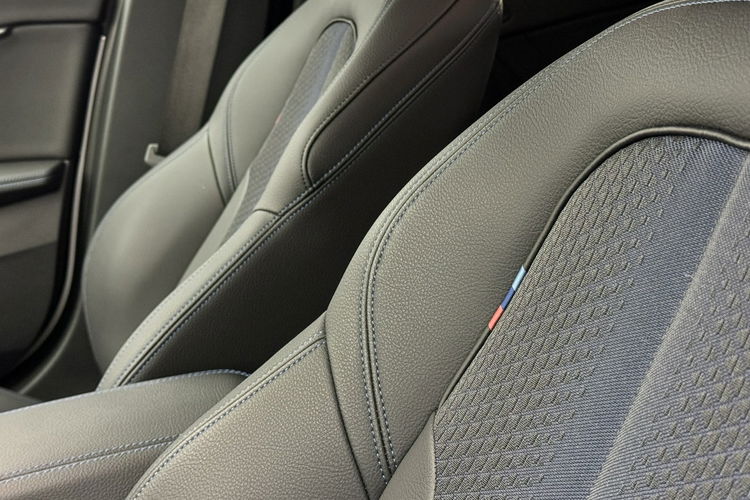 BMW 118 M Pakiet Grzaane Fotele Tempomat Active Guard + LEDy Dostęp Komfort zdjęcie 24