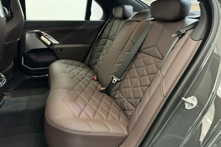 BMW 740 740d xDrive M Pakiet PRO Wielofunkcyjne Komforty z Pamięcią Bowers Hak zdjęcie 17