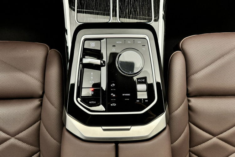 BMW 740 740d xDrive M Pakiet PRO Wielofunkcyjne Komforty z Pamięcią Bowers Hak zdjęcie 21