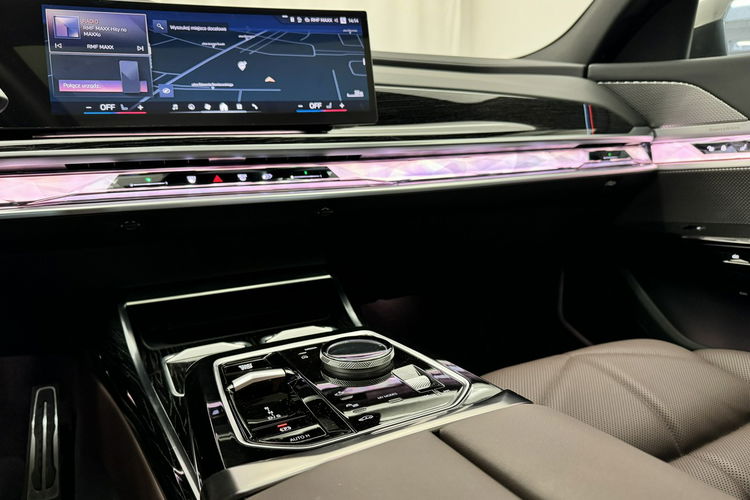 BMW 740 740d xDrive M Pakiet PRO Wielofunkcyjne Komforty z Pamięcią Bowers Hak zdjęcie 22