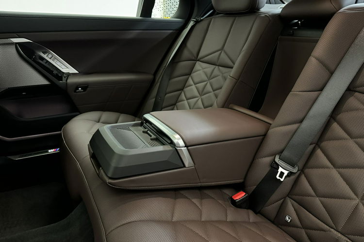 BMW 740 740d xDrive M Pakiet PRO Wielofunkcyjne Komforty z Pamięcią Bowers Hak zdjęcie 26