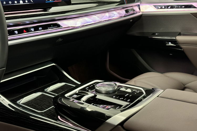 BMW 740 740d xDrive M Pakiet PRO Wielofunkcyjne Komforty z Pamięcią Bowers Hak zdjęcie 28