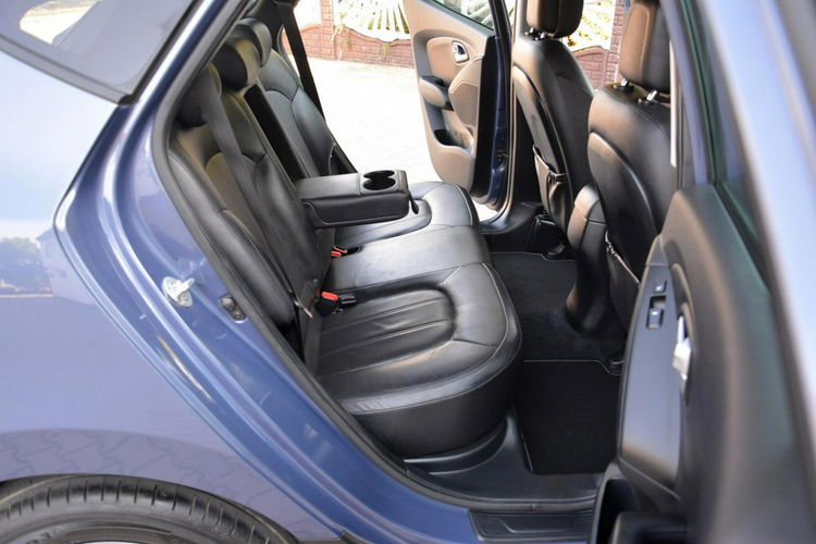 Hyundai ix35 Lift Premium 4WD Xenon Ledy Skóry Panorama Webasto 2xParkt Park Assist zdjęcie 16