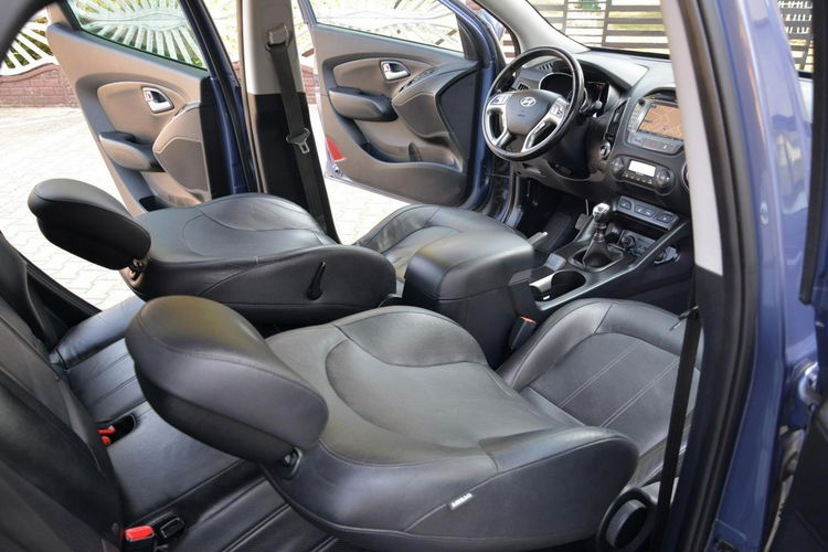 Hyundai ix35 Lift Premium 4WD Xenon Ledy Skóry Panorama Webasto 2xParkt Park Assist zdjęcie 18