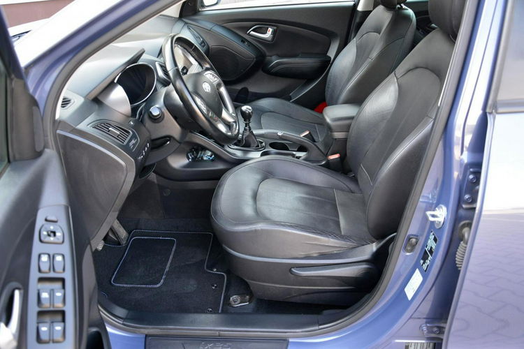 Hyundai ix35 Lift Premium 4WD Xenon Ledy Skóry Panorama Webasto 2xParkt Park Assist zdjęcie 21