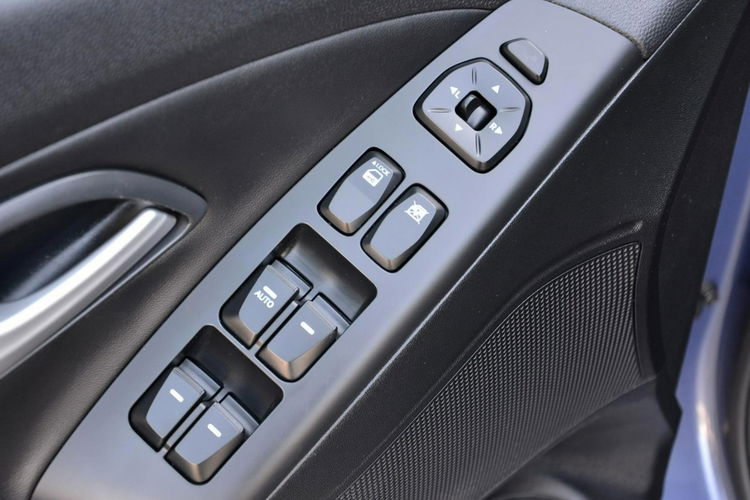 Hyundai ix35 Lift Premium 4WD Xenon Ledy Skóry Panorama Webasto 2xParkt Park Assist zdjęcie 29