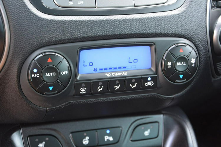 Hyundai ix35 Lift Premium 4WD Xenon Ledy Skóry Panorama Webasto 2xParkt Park Assist zdjęcie 32