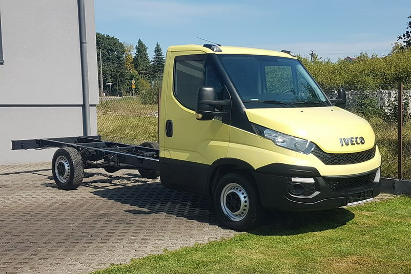 samochód dostawczy Iveco zdjęcie 1