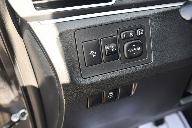 Toyota Verso 1.8benz Serwis.Kam.Cofania.Navi.Hands-Free.7 Foteli.OKAZJ zdjęcie 16