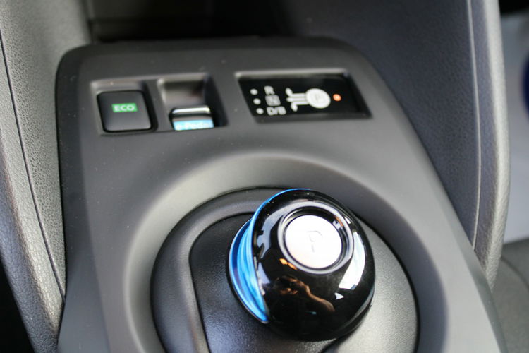 Nissan Leaf Acenta 40kWh F-vat Navi Kamera g. fotele zdjęcie 24