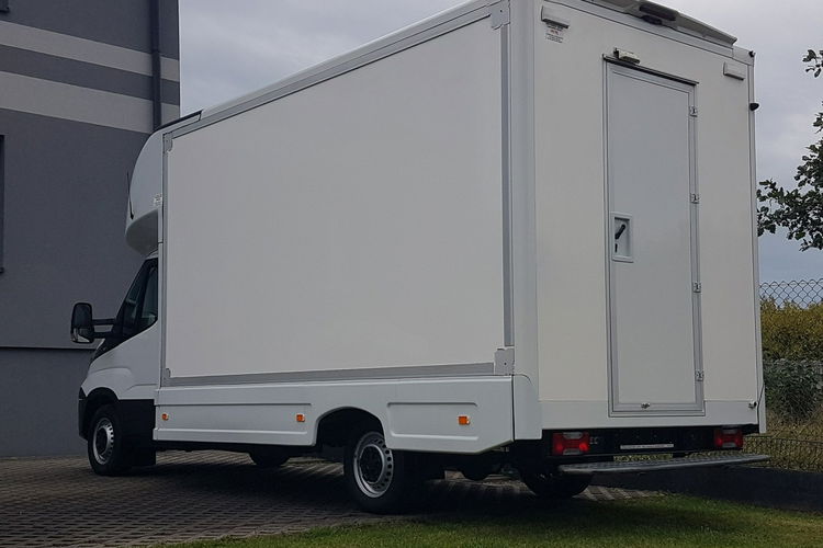 Iveco Daily KONTENER NISKOPODŁOGOWY 4.31x2.23x2.43 SKLEP FOODTRUCK KAMPER KLIMA zdjęcie 28