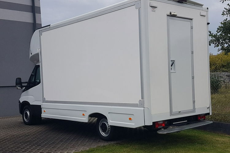 Iveco Daily KONTENER NISKOPODŁOGOWY 4.31x2.23x2.43 SKLEP FOODTRUCK KAMPER KLIMA zdjęcie 3