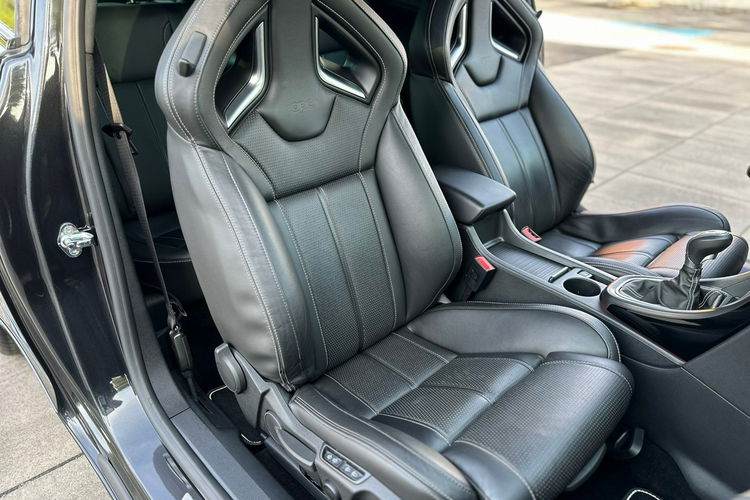 Opel Astra 2.0 Turbo OPC zdjęcie 9