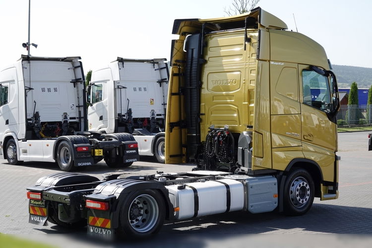 Volvo FH 500 / LOWDECK / MEGA / 2017 ROK / PO ZŁOTYM KONTRAKCIE SERWISOWYM / zdjęcie 9