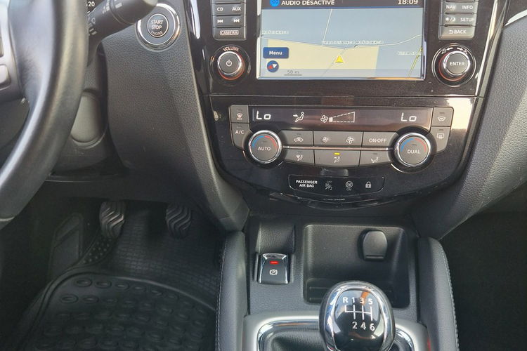 Nissan Qashqai Ledy. ASO.4x4. Skóra. Panorama. Bogato wyposażony. zdjęcie 18