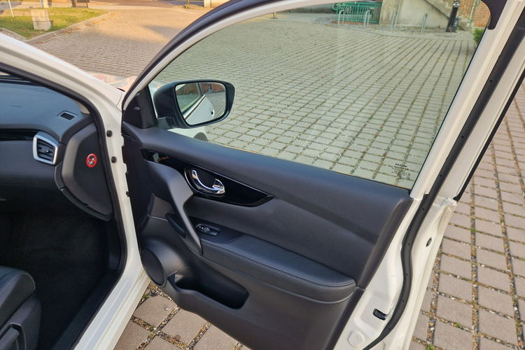 Nissan Qashqai Ledy. ASO.4x4. Skóra. Panorama. Bogato wyposażony. zdjęcie 21
