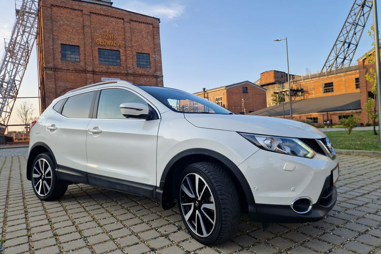 Nissan Qashqai Ledy. ASO.4x4. Skóra. Panorama. Bogato wyposażony. zdjęcie 4