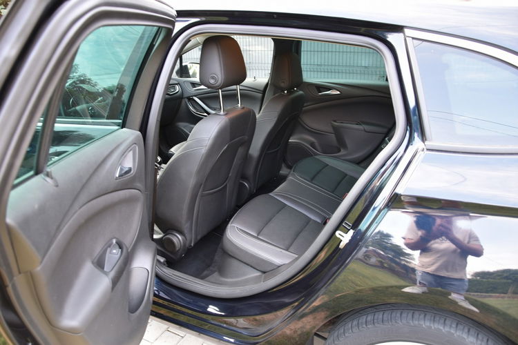 Opel Astra 1.6 Diesel Gwarancja Bogate Wyposażenie Zadbane zdjęcie 10