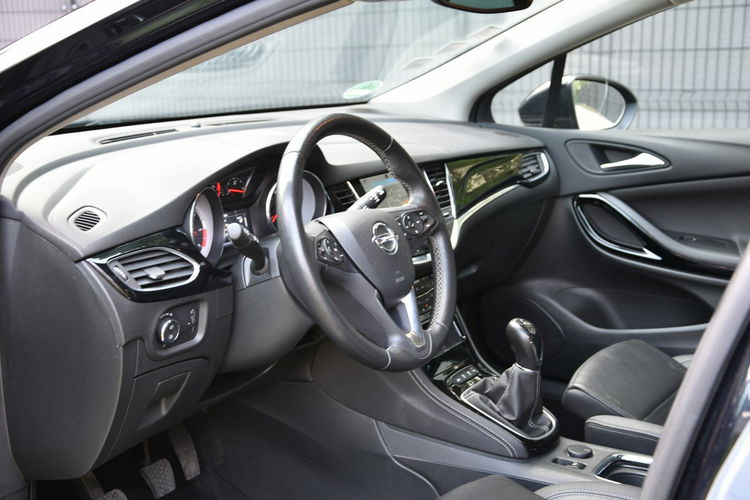 Opel Astra 1.6 Diesel Gwarancja Bogate Wyposażenie Zadbane zdjęcie 9