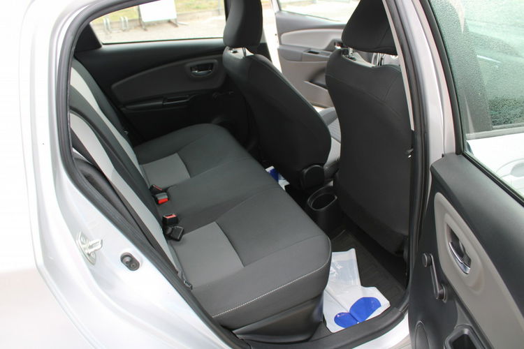 Toyota Yaris Hybrid Premium F-vat Salon Polska Gwarancja zdjęcie 25