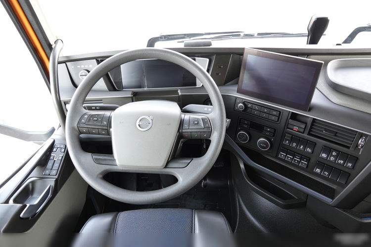 Volvo FH 500 / XXL / PEŁNY ADR / KLIMA POSTOJOWA / ALUSY / SALON POLSKA / PO ZŁOTYM KONTRAKCIE SERWISOWYM zdjęcie 31